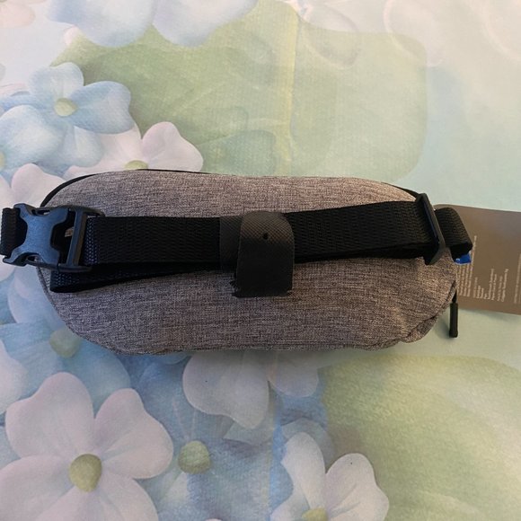 UNITED AIRLINES UA Therabody Cross Body Bag Business Class Amenity Kit - Picture 3 of 3